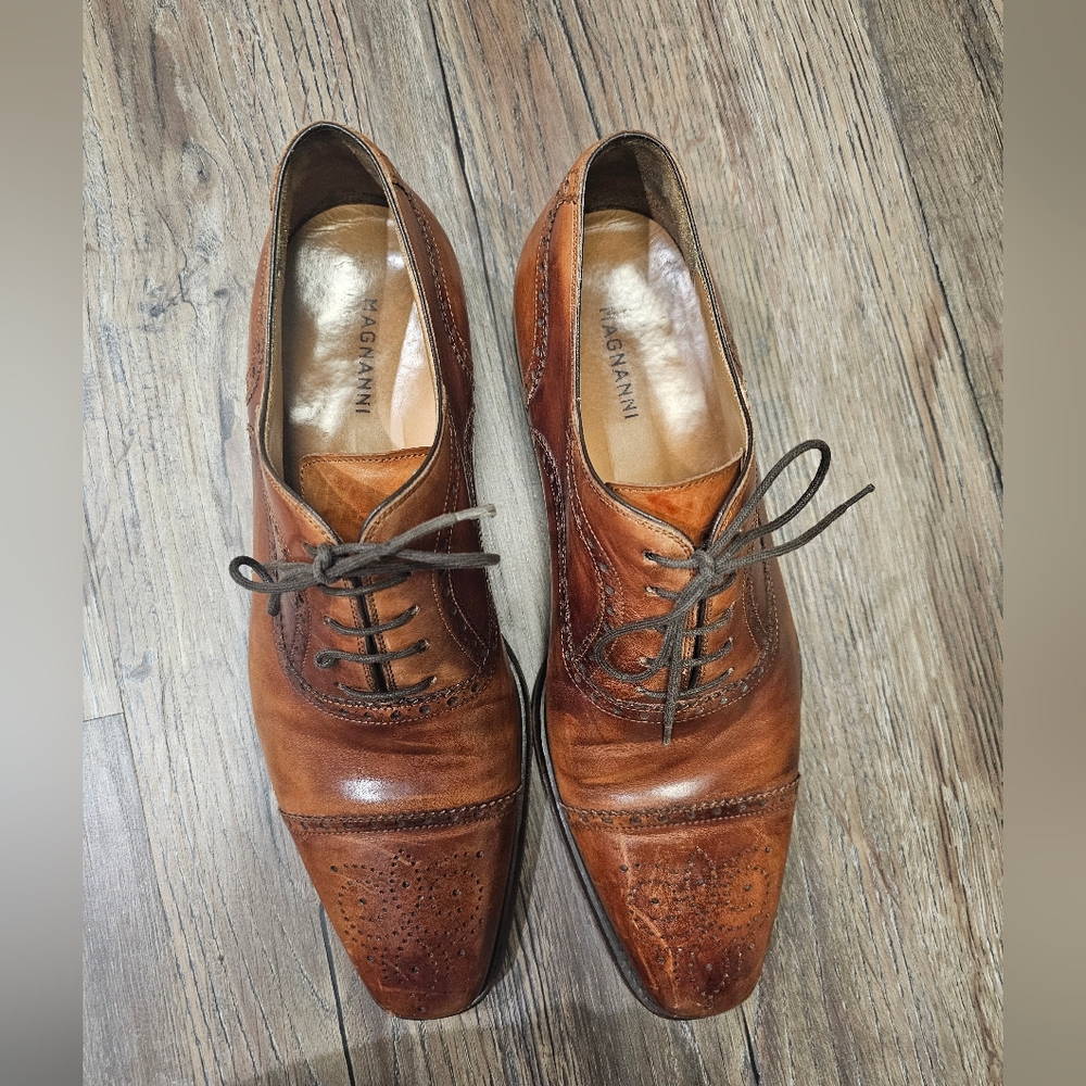 Magnanni Men's Tan Leather Derby Shoes. SIZE 8
